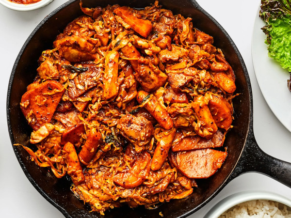 Korean Spicy Chicken Stir-Fry Dish: Dak Galbi